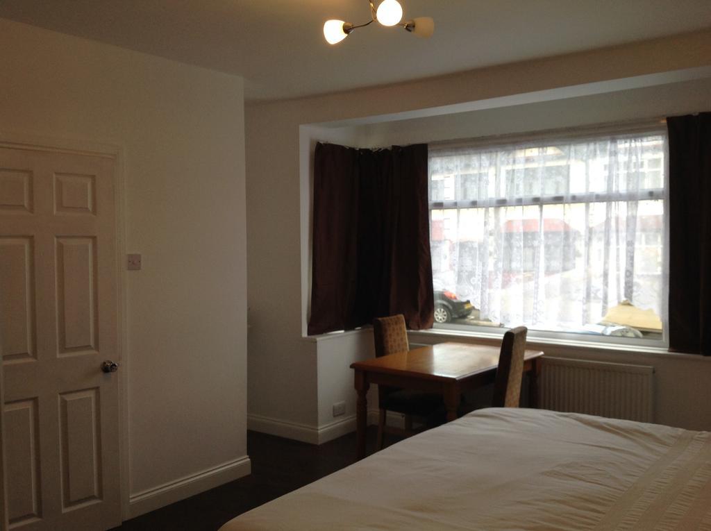 Repton Private Hotel Romford Exteriör bild